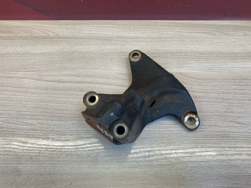 Кронштейн двигателя