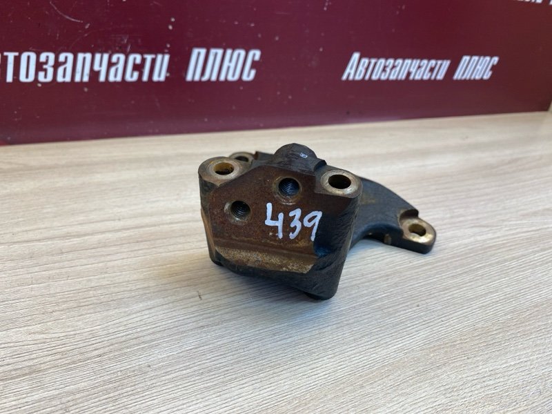 Кронштейн двигателя