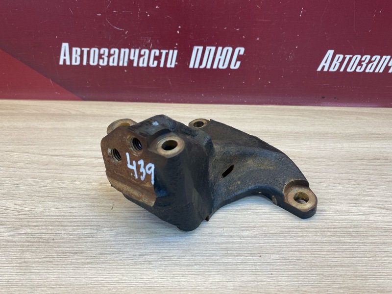 Кронштейн двигателя