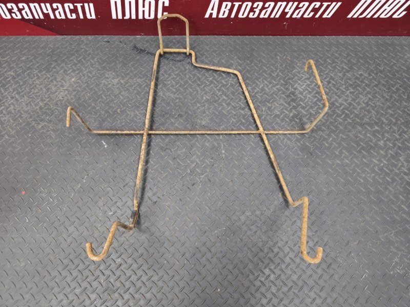 Крепление запасного колеса