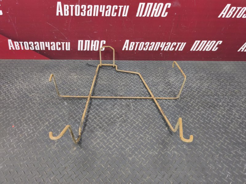 Крепление запасного колеса