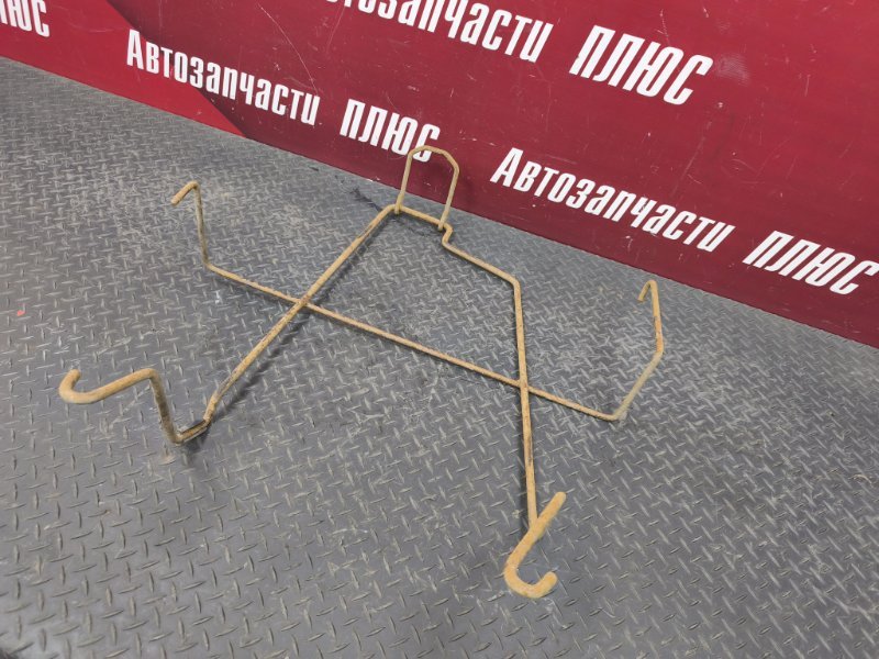 Крепление запасного колеса