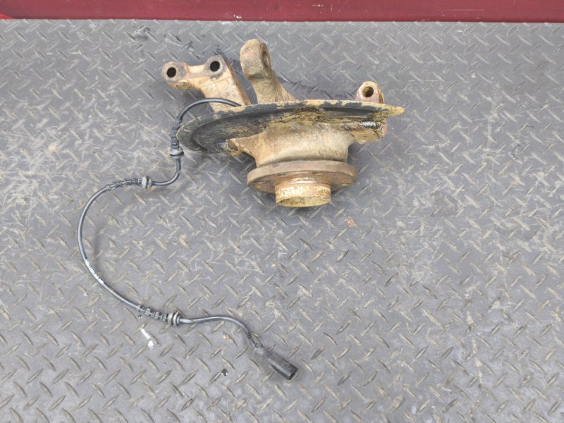 Кулак поворотный