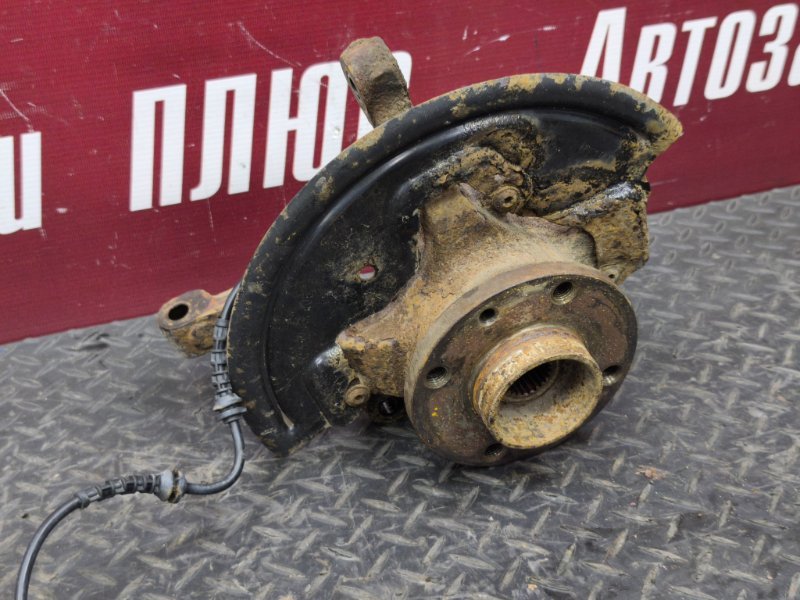 Кулак поворотный