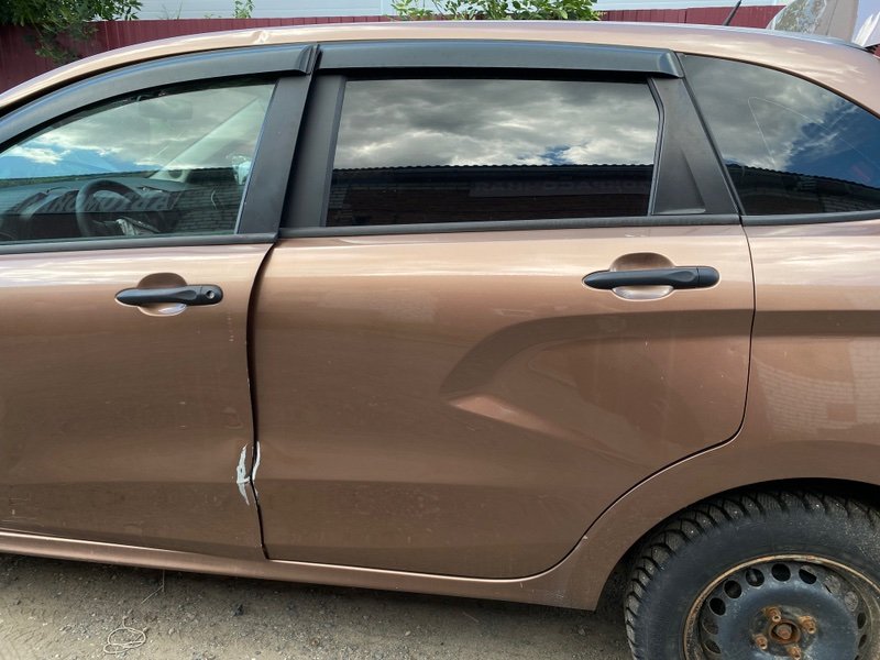 Дверь боковая