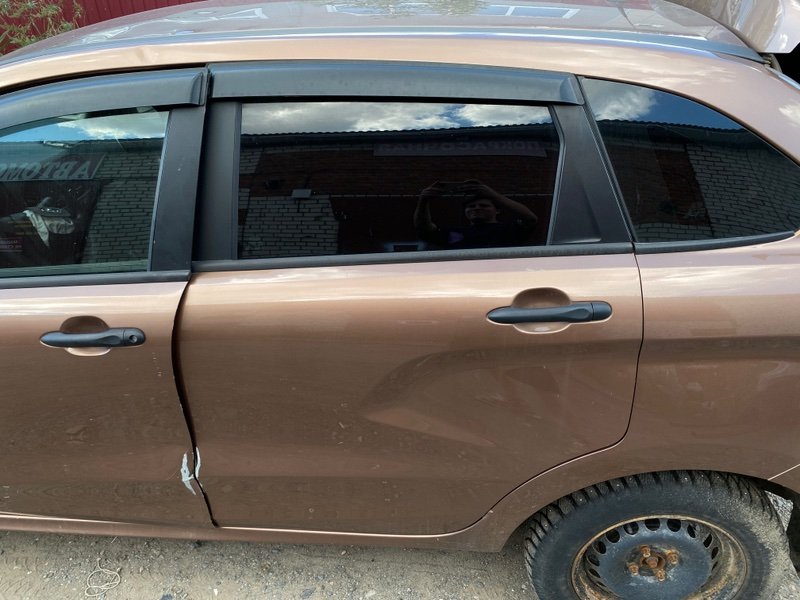 Дверь боковая