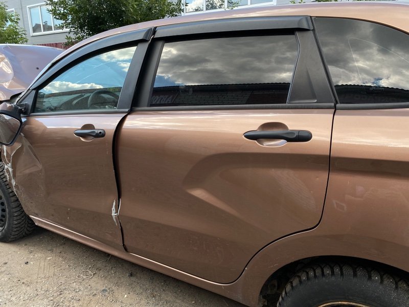 Дверь боковая