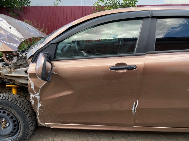 Дверь боковая