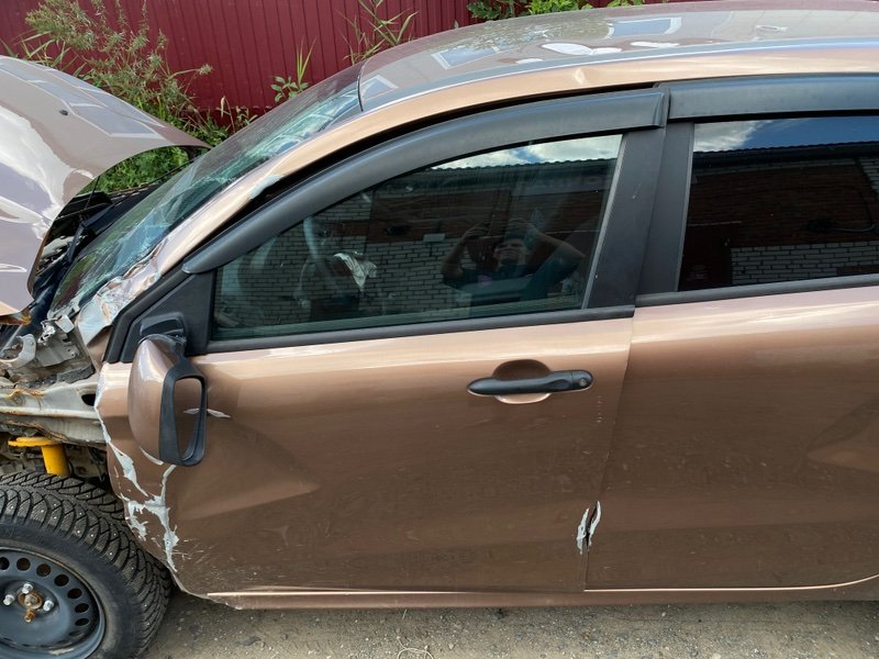 Дверь боковая