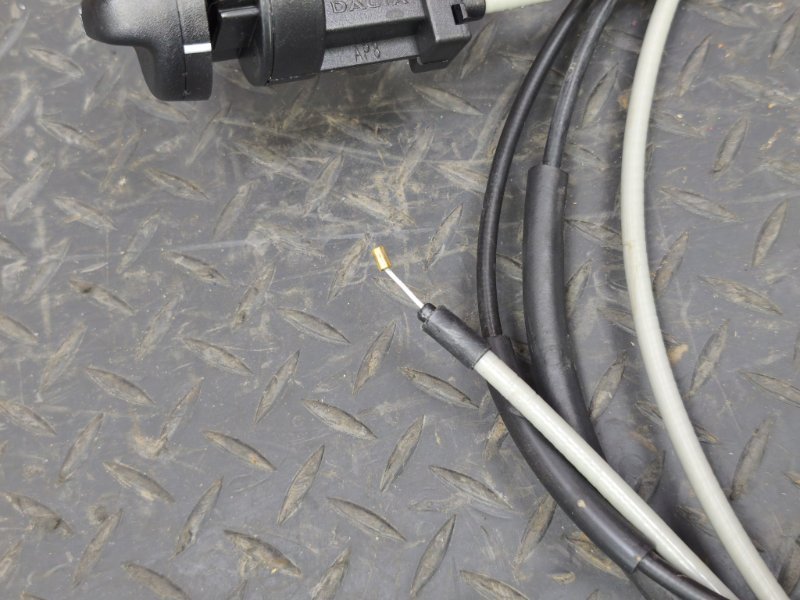 Трос замка капота