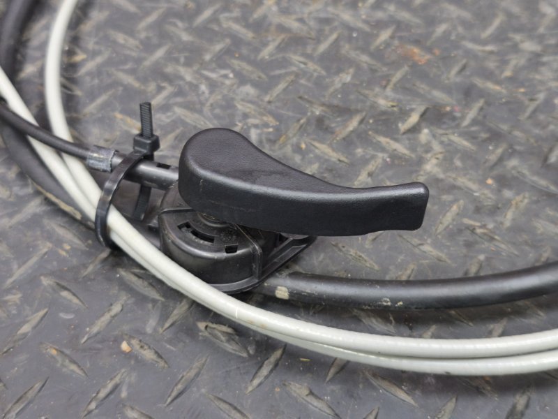 Трос замка капота