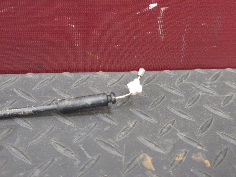 Трос замка капота