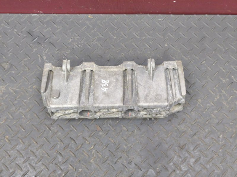 Кронштейн впускного коллектора