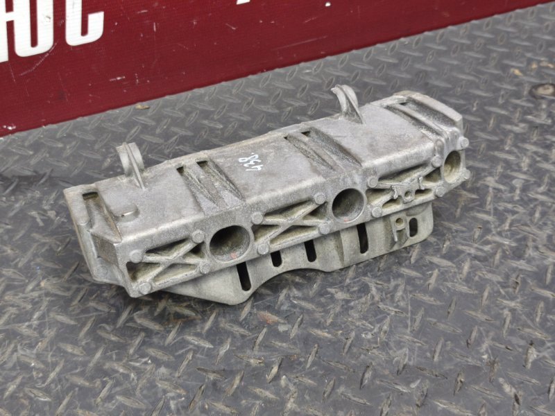 Кронштейн впускного коллектора