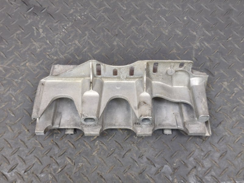 Кронштейн впускного коллектора