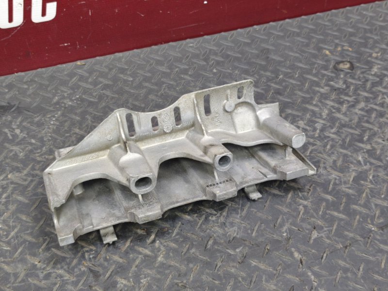 Кронштейн впускного коллектора