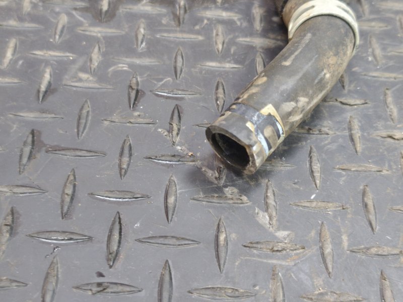 Патрубок радиатора нижний