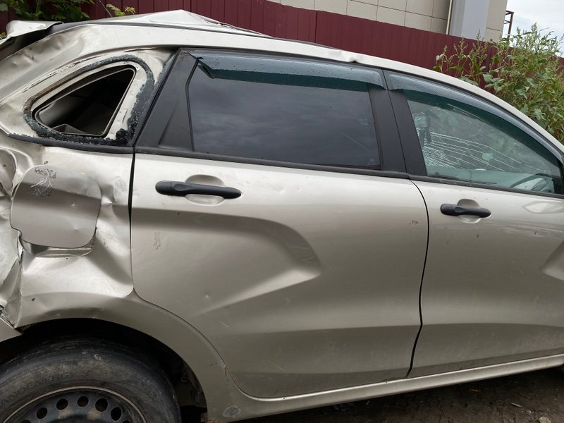 Дверь боковая