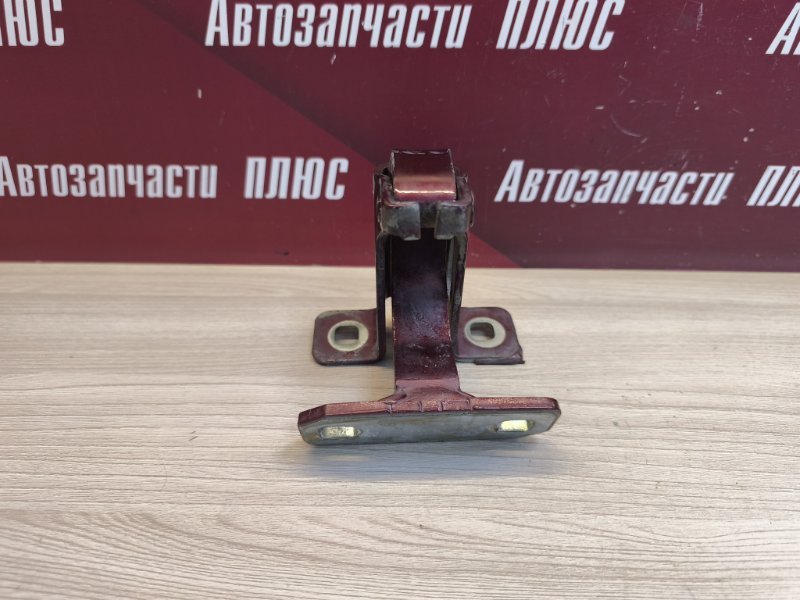 Петля двери багажника
