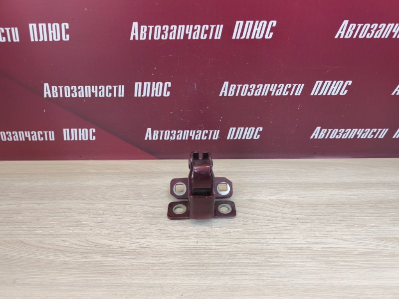 Петля двери багажника