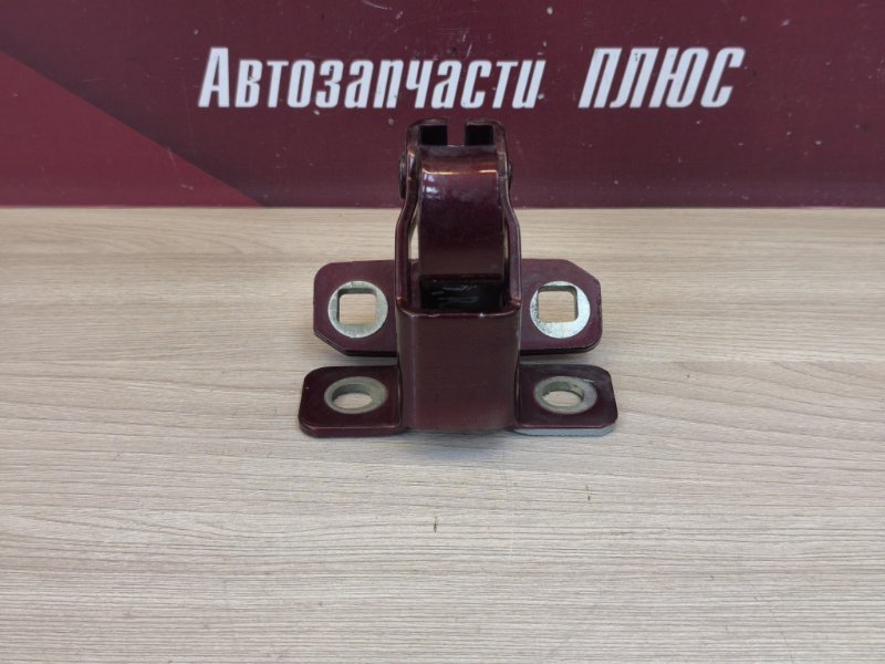 Петля двери багажника