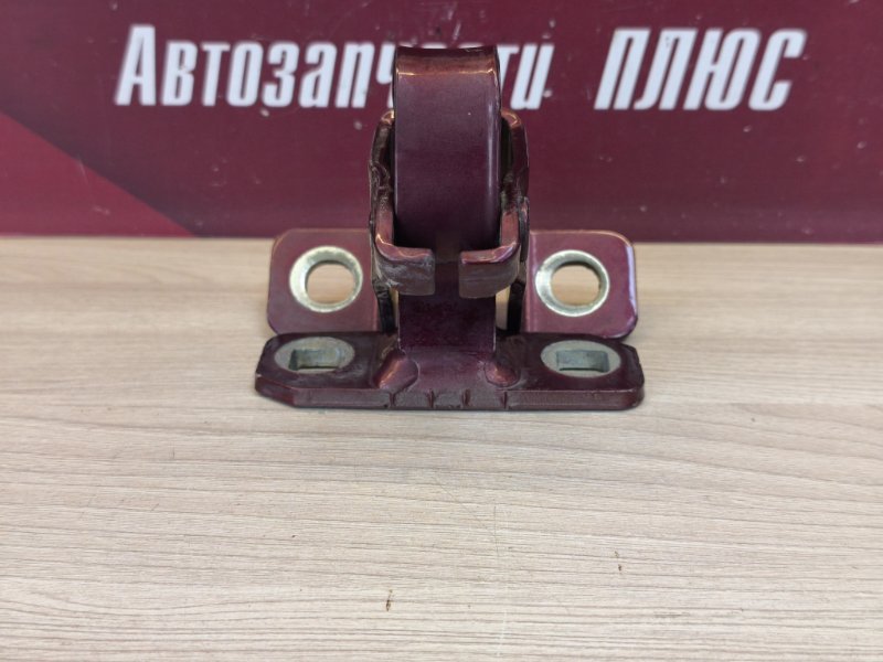 Петля двери багажника