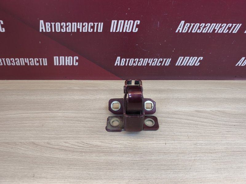 Петля двери багажника