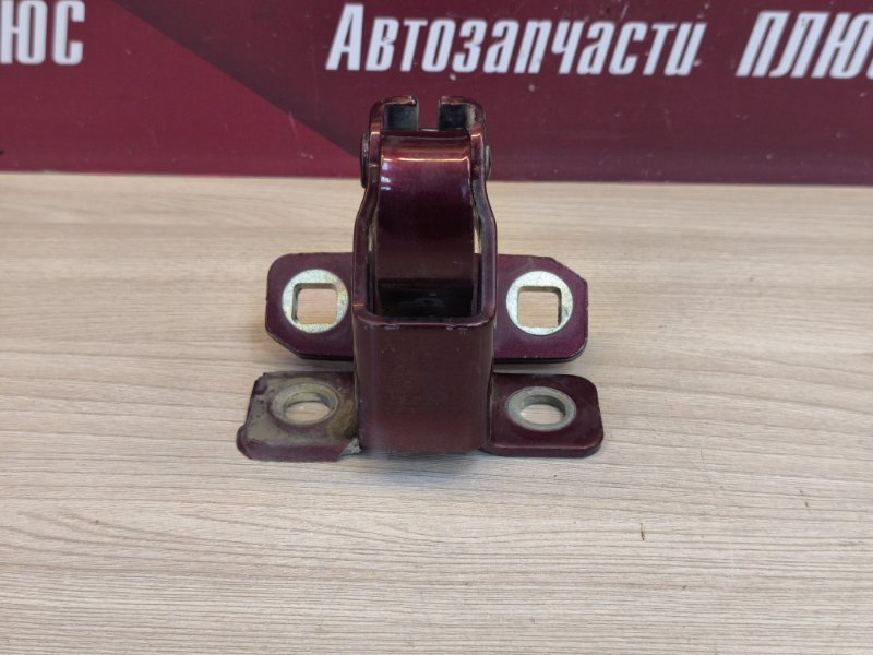 Петля двери багажника