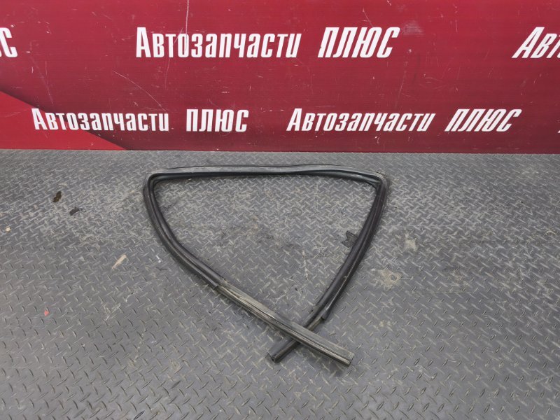 Уплотнитель стекла      двери
