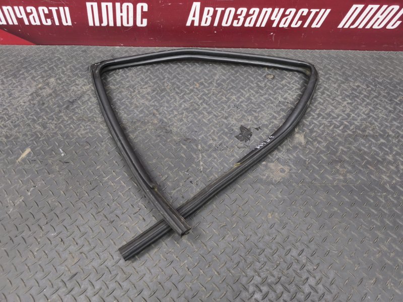 Уплотнитель стекла      двери