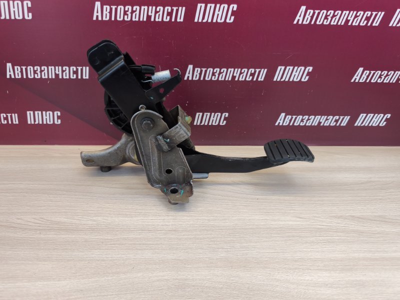 Педаль сцепления