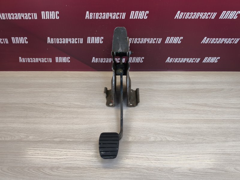 Педаль тормоза