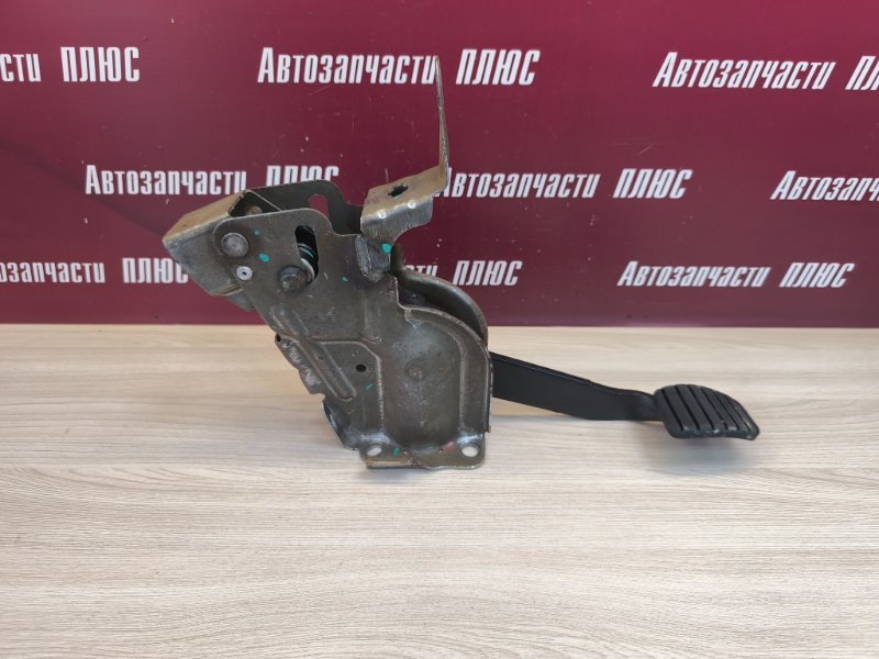 Педаль тормоза