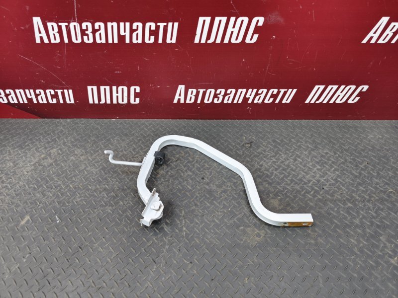 Петля крышки багажника