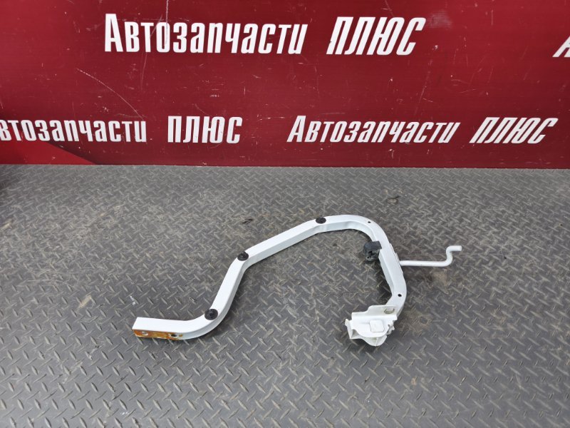 Петля крышки багажника