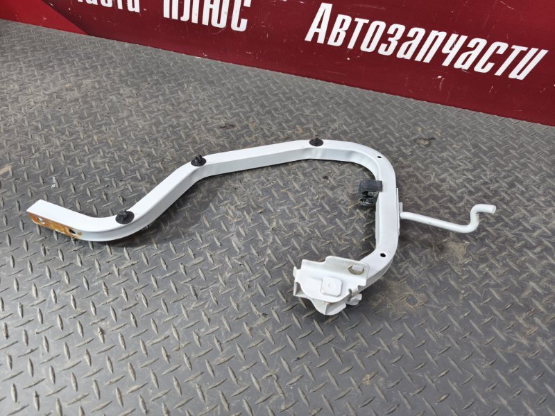 Петля крышки багажника
