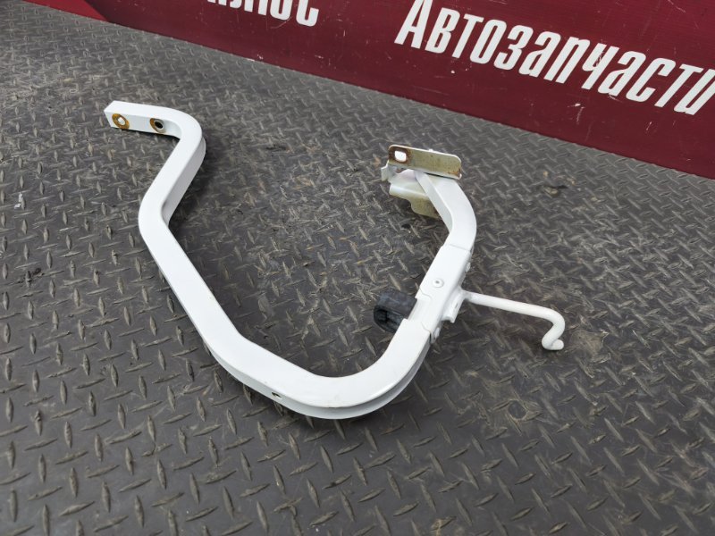 Петля крышки багажника