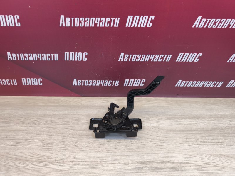 Замок капота