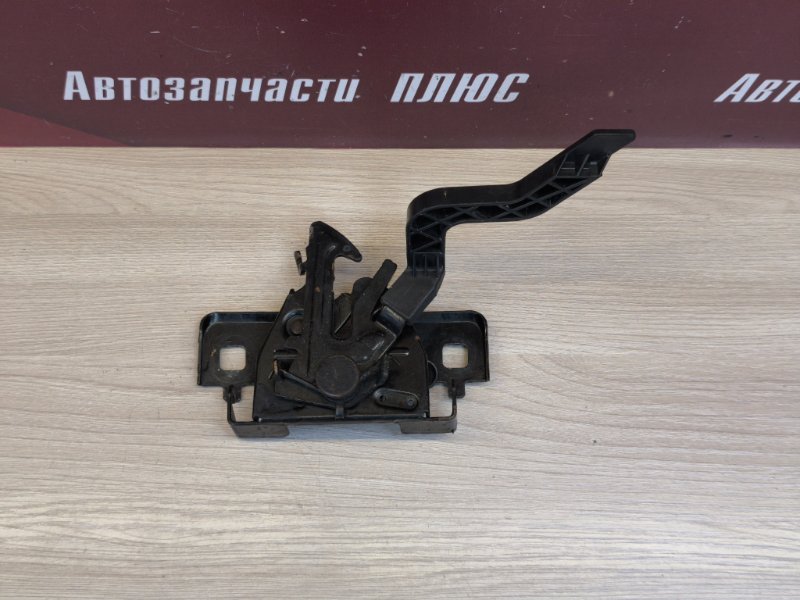 Замок капота