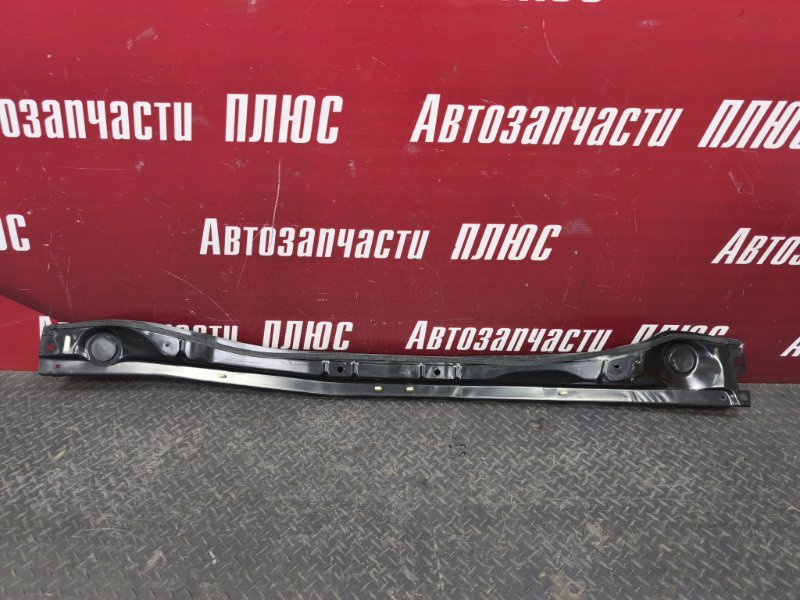 Планка под жабо