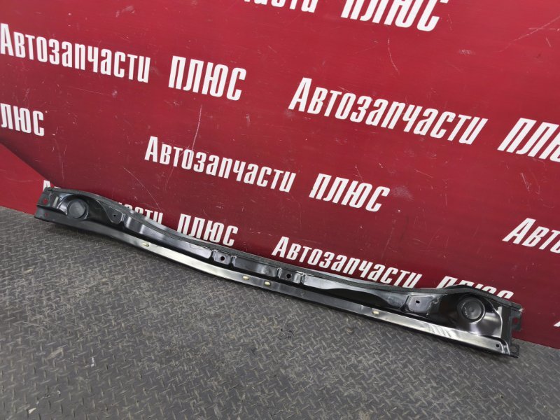 Планка под жабо