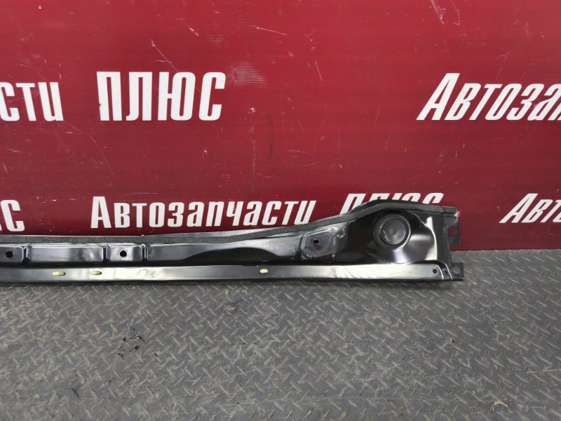 Планка под жабо