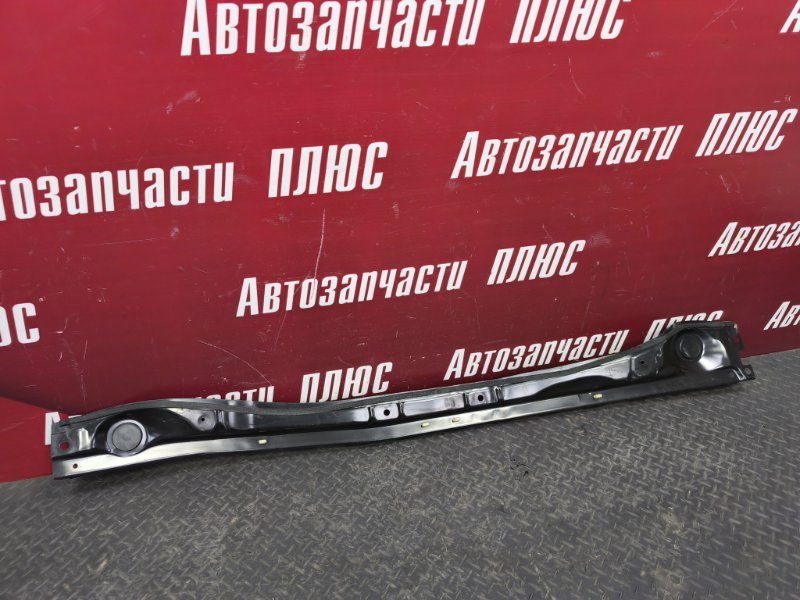 Планка под жабо