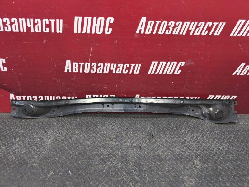 Планка под жабо